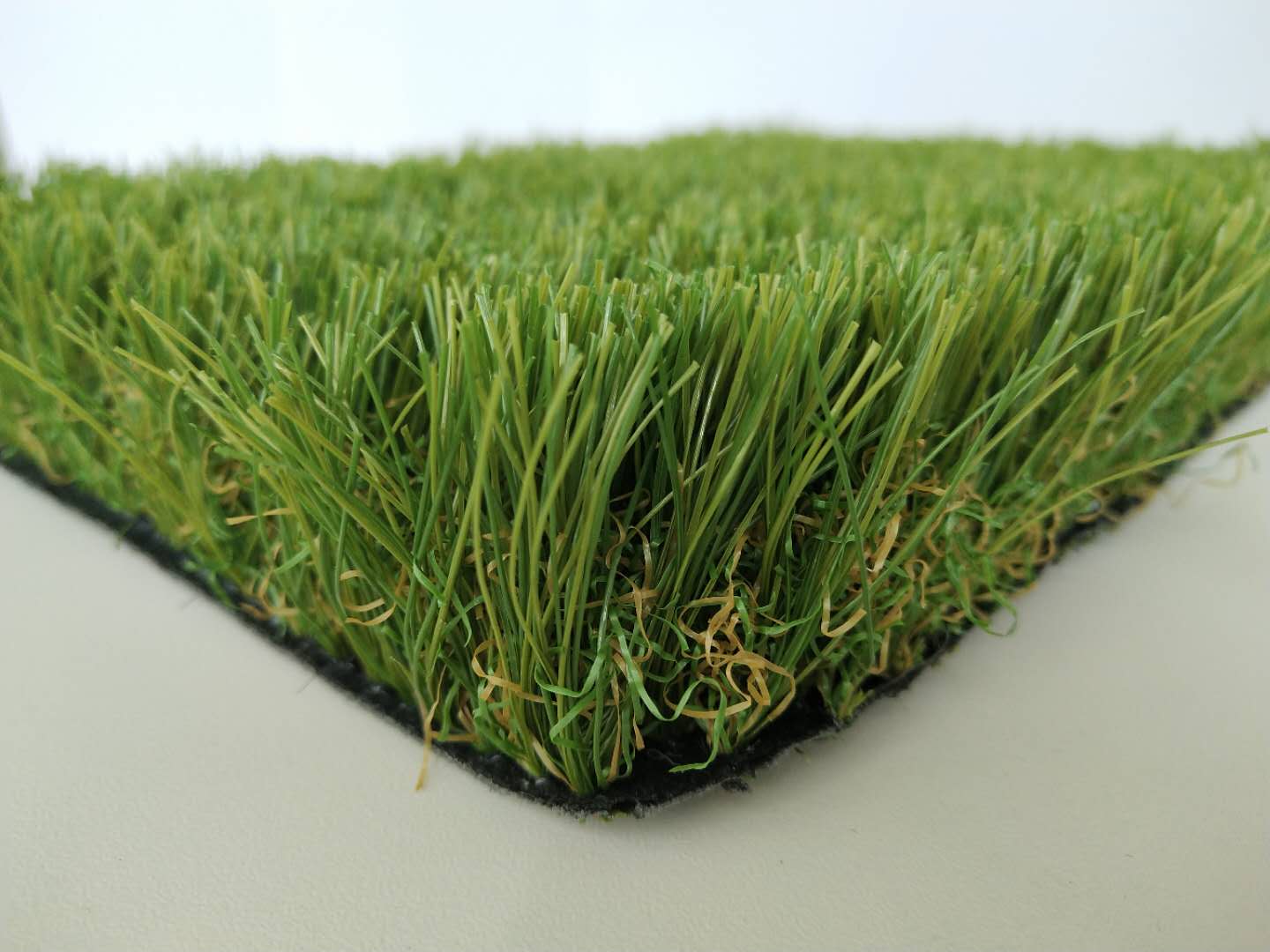 Nonwoven C shape residential turf for home gym